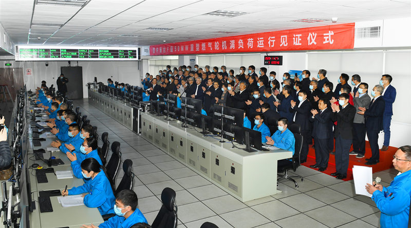 2020年11月27日海内首台F级50兆瓦重型燃气轮机在抖圈为赌而生集团东方汽轮机有限公司实现满负荷运行。东方汽轮机供图